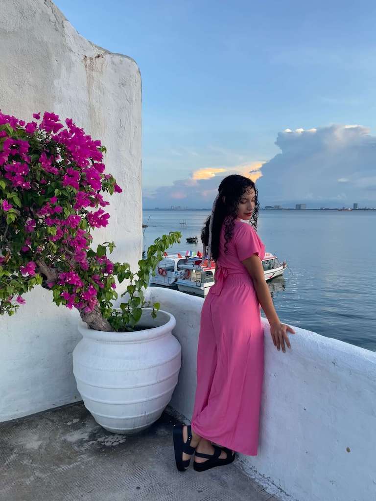 solo female traveler in da nang vietnam by the marina