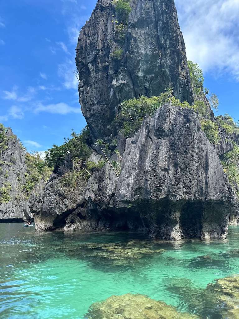 Crystal clear waters of El Nido, Philippines